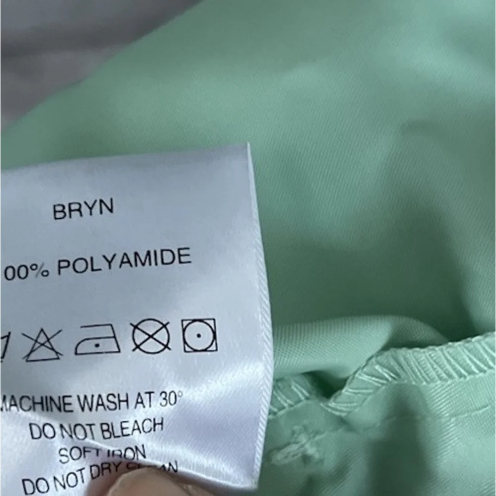 Sporty & Rich waist measurement